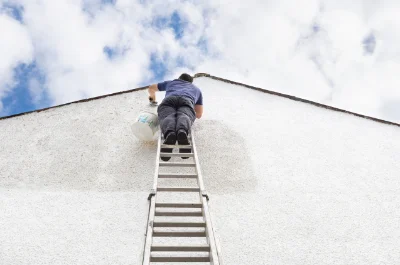 Peinture extérieure à la Chapelle-Montligeon — façades et ravalement